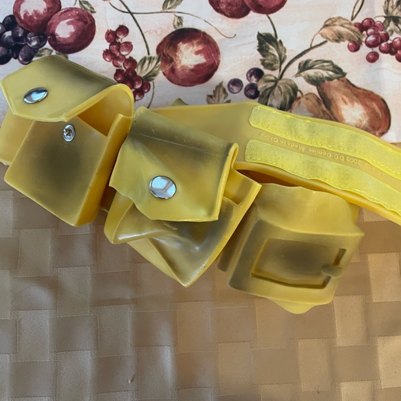 Halloween Costume DC Batman Rubber Utility Belt with Velcro closure - Picture 2 of 6